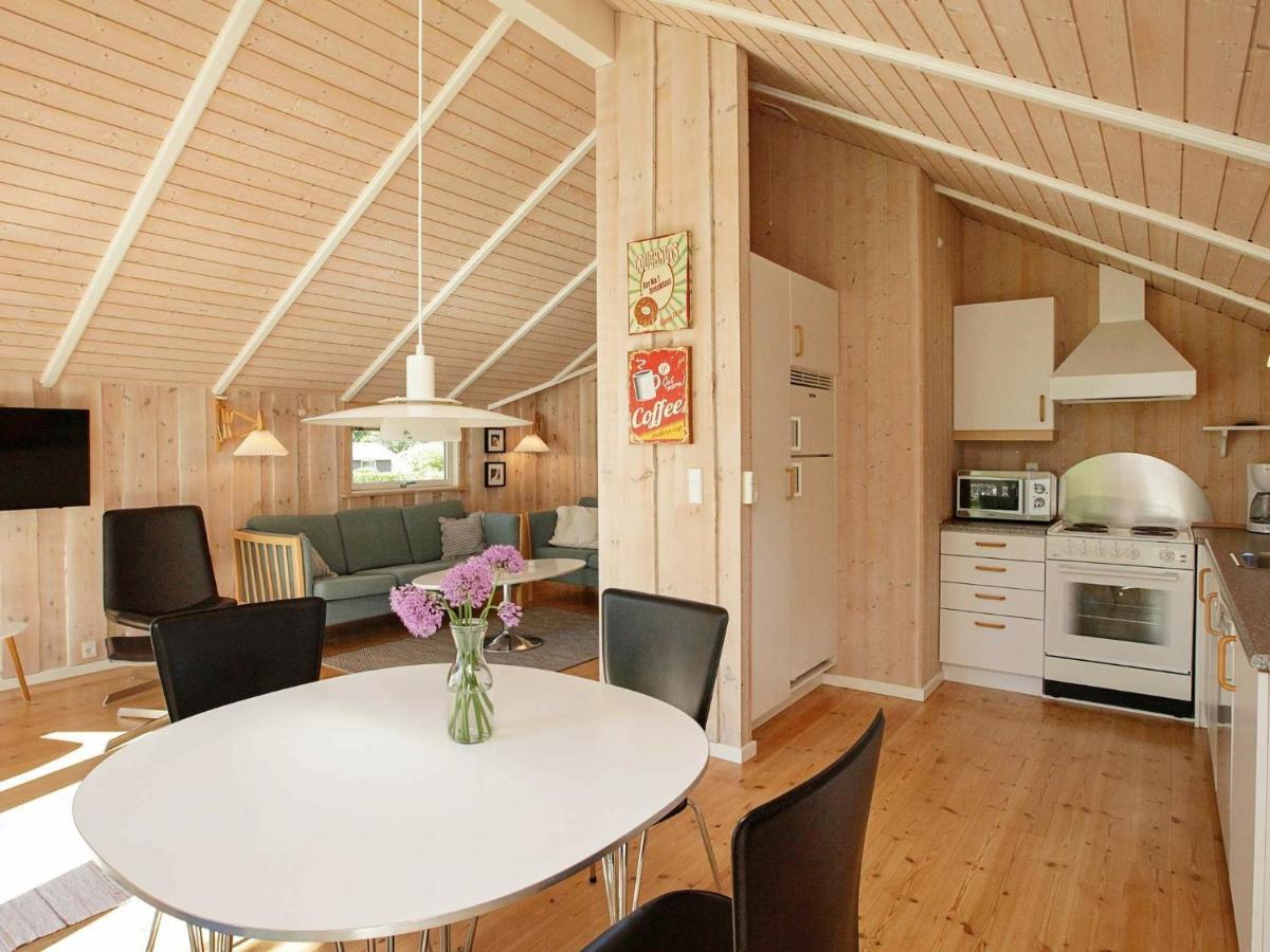 5 Person Holiday Home In Esbjerg V Номер фото